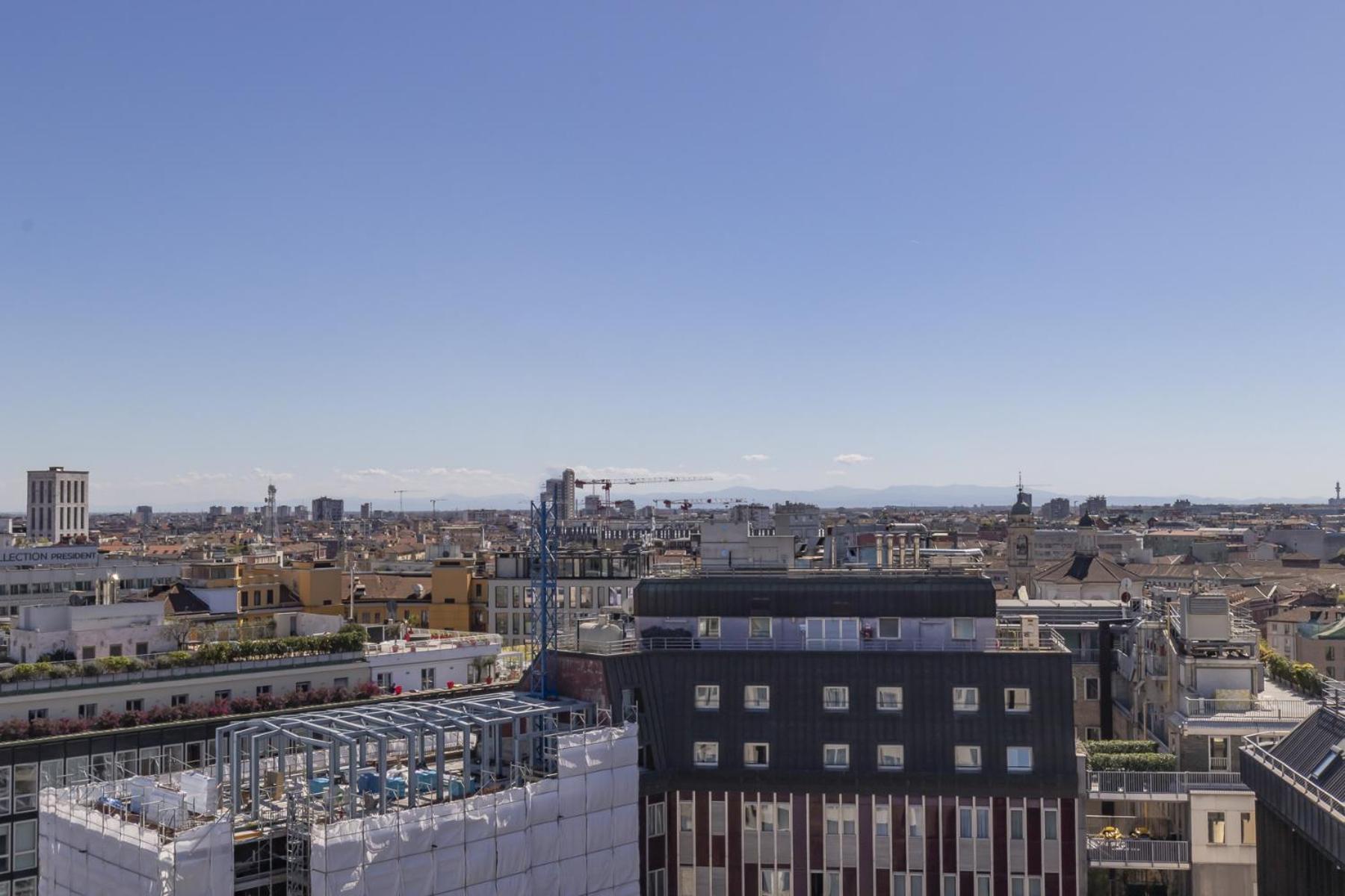 San Babila Central Tower With Panoramic Terrace Overlooking Duomo By Rentopolis Мілан Екстер'єр фото