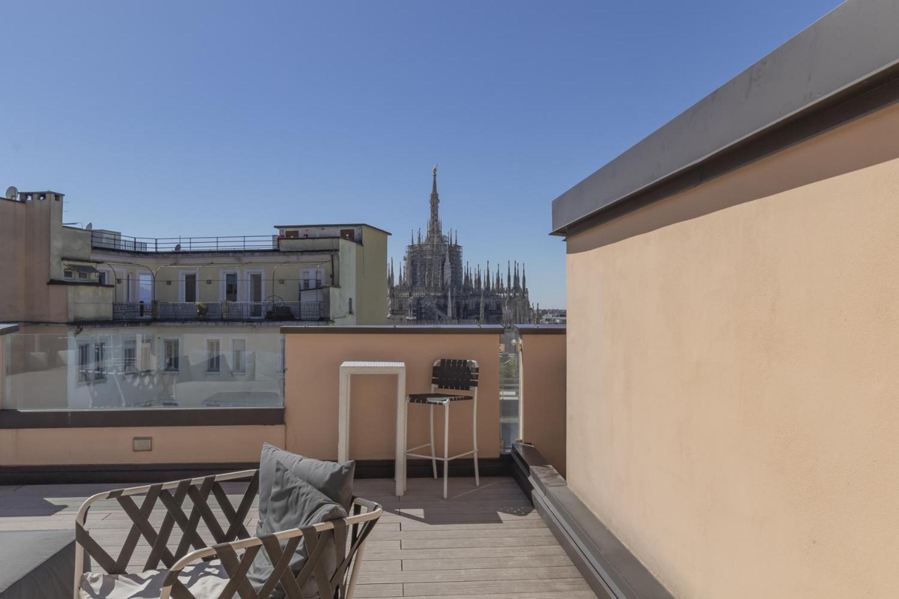 San Babila Central Tower With Panoramic Terrace Overlooking Duomo By Rentopolis Мілан Екстер'єр фото