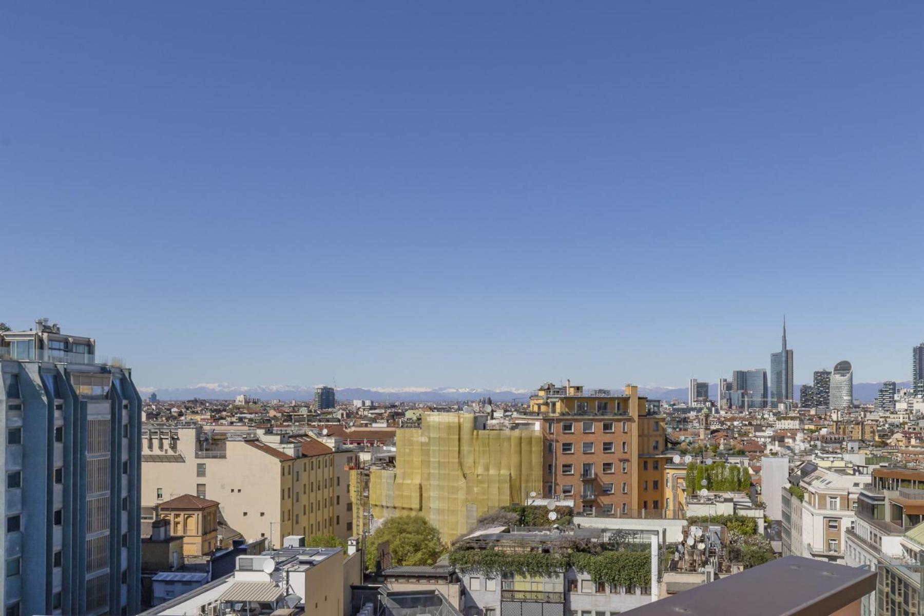 San Babila Central Tower With Panoramic Terrace Overlooking Duomo By Rentopolis Мілан Екстер'єр фото